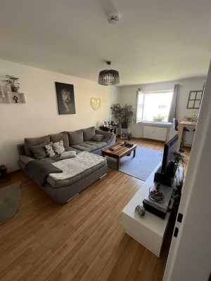 Obertshausen, 2-ZW, Nichtraucher, 1. OG, 55 m², tolle EBK, kein Balkon, keine Haustiere, 730,- NK.