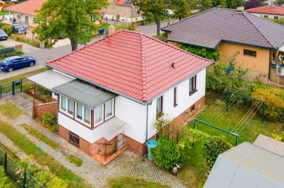 Bahnhofsnah! Bungalow in Fredersdorf - Mit Keller, Einbauküche, Garage, Veranda, manuellen Rollladen