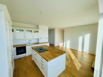 +++ ERSTBEZUG, NOBELKÜCHE, FERNSEHTURMBLICK UND TIEFGARAGE +++