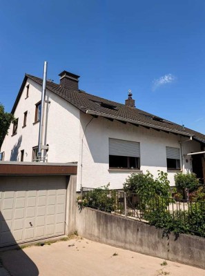 Zweifamilienhaus mit traumhaftem Ausblick in Hofheim-Langenhain
