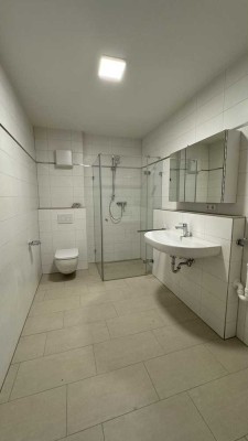 Geschmackvolle 2-Zimmer-Hochparterre-Wohnung mit geh. Innenausstattung mit Balkon und EBK