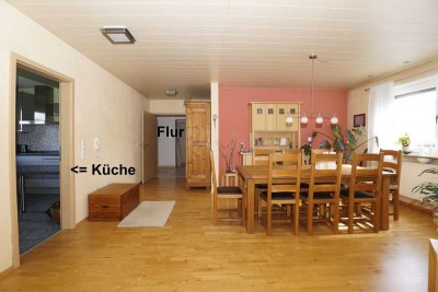 Wohnen und Vermieten: Großzügiges Zweifamilienhaus mit Gartenidylle und viel Komfort