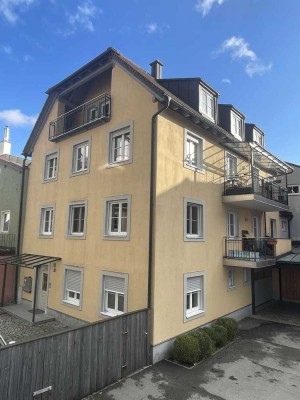 Zentrale 3 Zimmer Wohnung - EBK - Balkon und Stellplatz