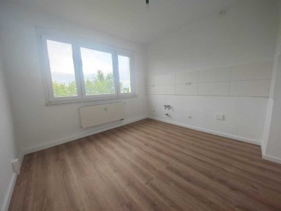Familienfreundliche  4-Zimmerwohnung + Abstellraum + Tageslichtbad mit Wanne + EBK als Option !!!