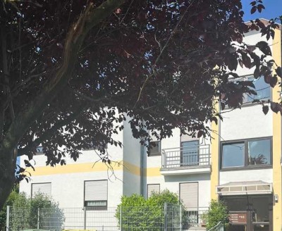 Lichtdurchflutete 4-Zimmer-Wohnung  in zentraler ruhiger Wohnlage mit viel Grün