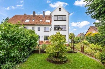 Provisionsfrei l Modernisierte  Wohnung mit großen Garten und Garage