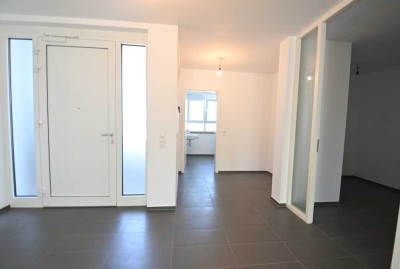 Modernes Wohnen mit Stil – Hochwertige 4 Zimmer Wohnung mit Traumküche