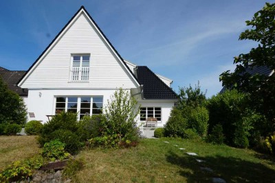 Schönes kernsaniertes Haus in ruhiger Lage in Ahrensburg/Ammersbek mit separatem Baugrundstück