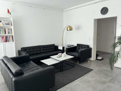 TOP-sanierte 4-Zimmer-Wohnung mit gr. Garten, 2 Balkonen, Einzelgarage + Stellplatz in bester Lage