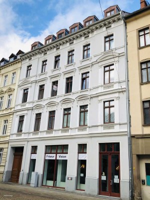Ab 10/25, Großzügige, zentral gelegene 2-Raumwohnung im 2. Obergeschoss mit Tageslichtbad & Balkon!