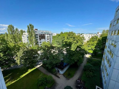 Sonnige 4-Zimmer-Wohnung mit Balkon in München Hadern