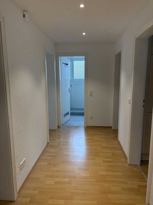 Freundliche, modernisierte 3-Zimmer-EG Wohnung mit Südbalkon, EBK und zusätzlichem Arbeitsraum