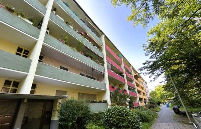 Großzügig-geschnittene 4-Zimmer Wohnung mit Loggia