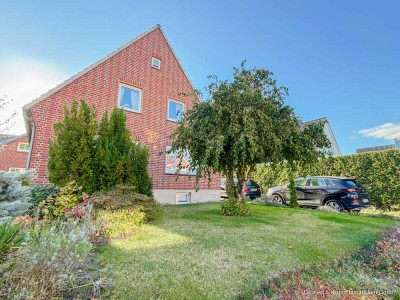 Ferienvermietung erlaubt, Einfamilienhaus mit Dachgeschosswohnung auf Eigenland nahe Yachthafen für
