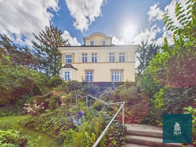 ALTBAUCHARME IN AUSSICHTSLAGE - Tolle Altbauvilla mit 2 Wohnungen in der Pliensauvorstadt
