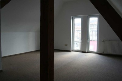 Schöne drei Zimmer DG-Wohnung in Würzburg (Kreis), Neubrunn