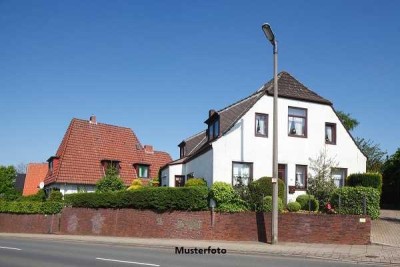 Freistehendes 2-Familienhaus, Garten, Garage, Carport