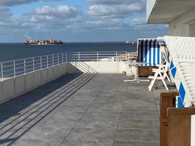 Penthouse mit Meerblick und Entwicklungspotenzial - Erstklassige Lage in erster Meereslinie