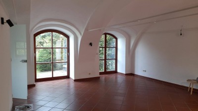 Exklusive Single-Wohnung in revitalisiertem Vierkanthof mit Garten