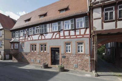 Investieren in bleibende Werte – Denkmalgeschütztes 2FH in der Büdinger Altstadt