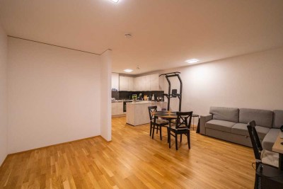 Helle, geräumige 2-Zimmer-Wohnung mit stilvoller Einbauküche