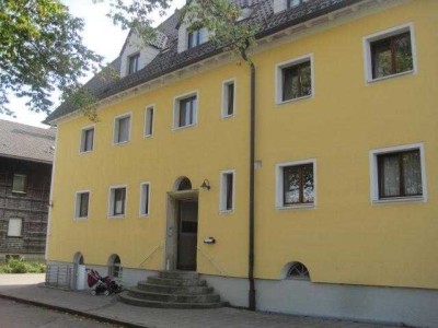 Schöner Wohnen auf gut 100qm: Großzügige 4-Zi.-Wohnung für Sie renoviert!