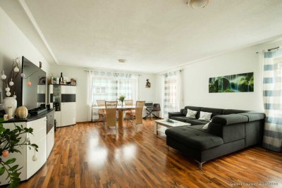 *PREISREDUZIERUNG* Großzügige 4-Zimmer-Wohnung mit Westbalkon, Stellplatz und moderner Einbauküche