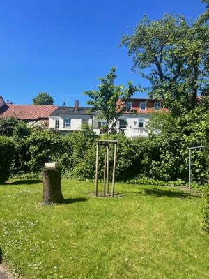 Bodentiefe Fenster- Blick ins Grüne, Fernwärme, Dachgeschoß, Balkon- Innenstadt- ein Traum!