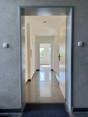 Lichtdurchflutete 4,5 Zimmerwohnung mit Blick in den Park - WG-geeignet