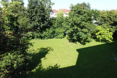 Schicke 3,5 Zimmerwohnung mit großem, sonnigen Balkon und Blick ins Grüne
