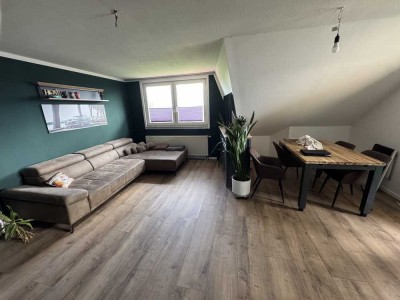 **Helle 2-Zimmer-Wohnung mit großem Balkon, Garten & Stellplatz**