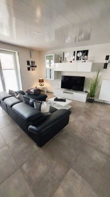 VON PRIVAT! TOP! Neuwertige luxuriös ausgestattete Wohnung, incl. Stellplatz