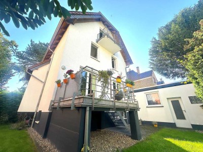 Direkt beziehbares Einfamilienhaus mit Tageslichtbad, 2 Gäste-Wc´s, EBK, 6 Zimmer, Garage und Garten