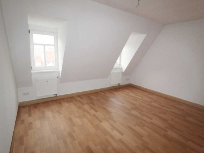 *** 4 Zimmer, 2 Bäder, Garten ***