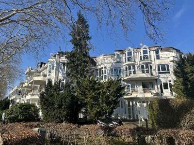 Großzügige, sehr charmante Dachgeschosswohnung mit zwei schönen Balkonen in Bonn-Hochkreuz!