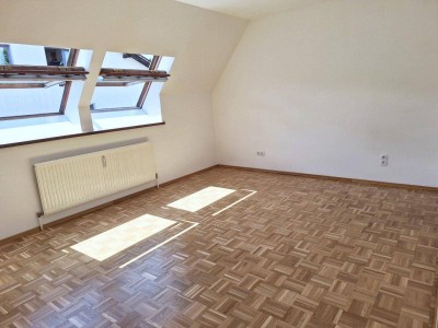 Gemütliches 2-Zimmer-Dachstudio mit Parkplatz
