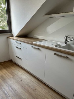 Schöne 3-Zimmer-Dachgeschosswohnung mit gehobener Innenausstattung in Oberhausen-Rheinhausen