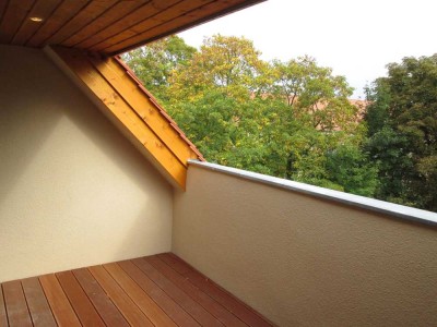 Exklusiv sanierte 2-Raumwohnung im Dachgeschoss mit Loggia!