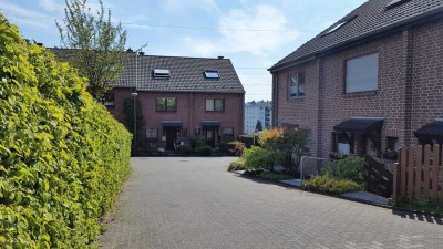 Sehr schönes Reihenmittelhaus mit Garten und Balkon in beliebter Wohnlage