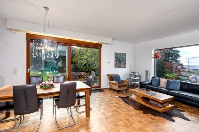 Wohnen mit Weitblick und Privatsphäre: Großzügiges Familienhaus mit ELW und Traumgarten