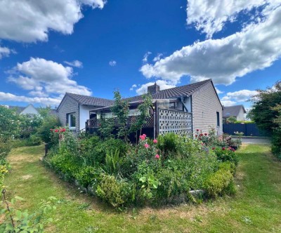 Winkelbungalow in familienfreundlicher Bestlage
nahe Siegburg mit Ausbaupotential.