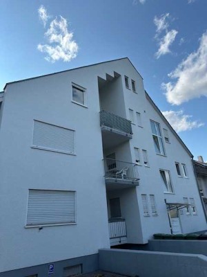Helle 4,5-Zimmer Dachgeschosswohnung mit Balkon in Graben-Neudorf