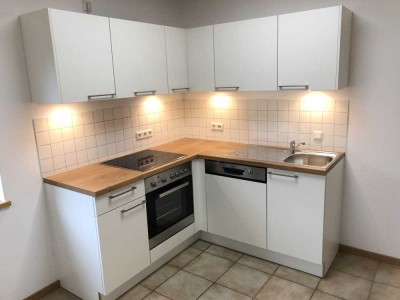 575€, 50 m², 2 Zimmer, Sitzbereich vor der Wohnung, Fahrzeugstellplatz