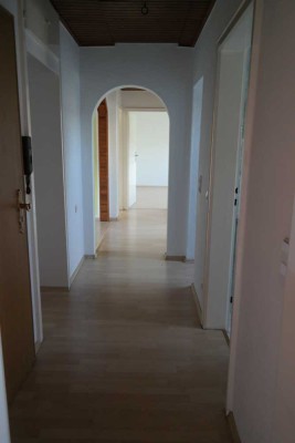 Gepflegte DG-Wohnung mit dreieinhalb Zimmern und Terrasse in Ettlingen