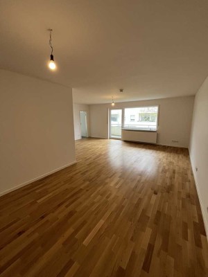 Großzügiges, helles Apartment mit Balkon in Großhadern
