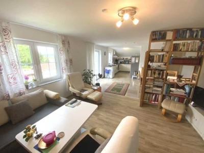 Helle und große Dachgeschosswohnung mit Westbalkon