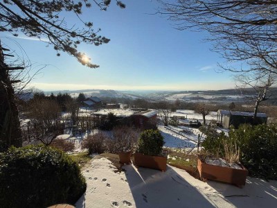 Herchenhain/Vogelsberg: Wunderbares Anwesen mit viel Platz und sensationellem Fernblick!