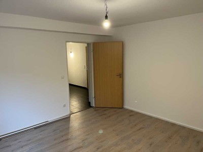 Attraktive und gut geschnittene 3-Zimmer Wohnung, frisch renoviert, in Remscheid-Morsbach