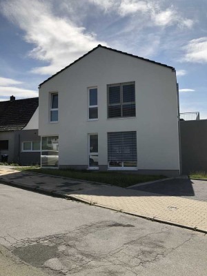 Excl. Wohnung m. Terrasse, Garten und Erdwärmeheizung  in Mülheim-Saarn -ruhig u. grün-