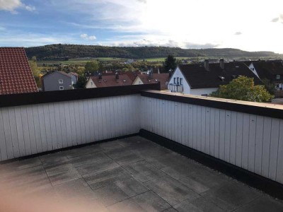 Gepflegte 2-Zimmer-Dachgeschosswohnung mit großer Dachterasse, Nähe Hochschule, möbiliert
